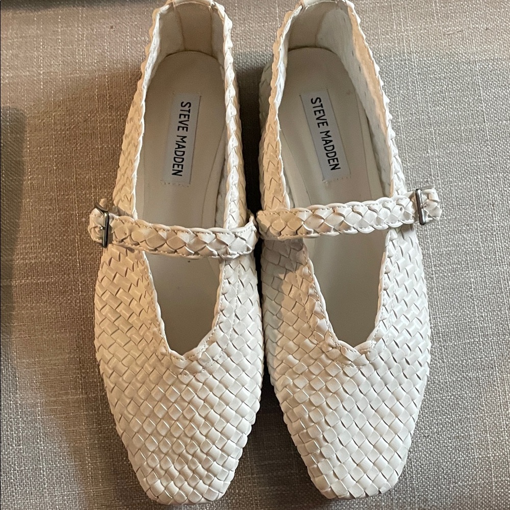 Steve Madden Dreaming Mary Jane Woven Flats Size 9 Ivory Buckled Strap Round Toe - Picture 2 of 13
